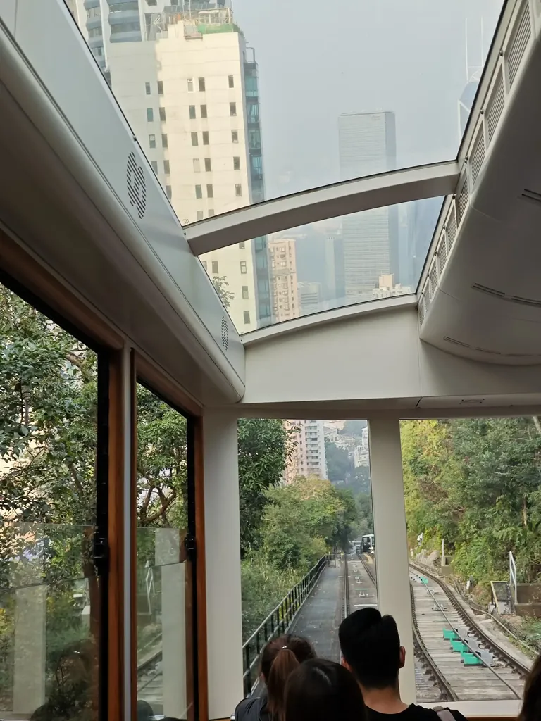票价高达 80 HKD 的山顶缆车