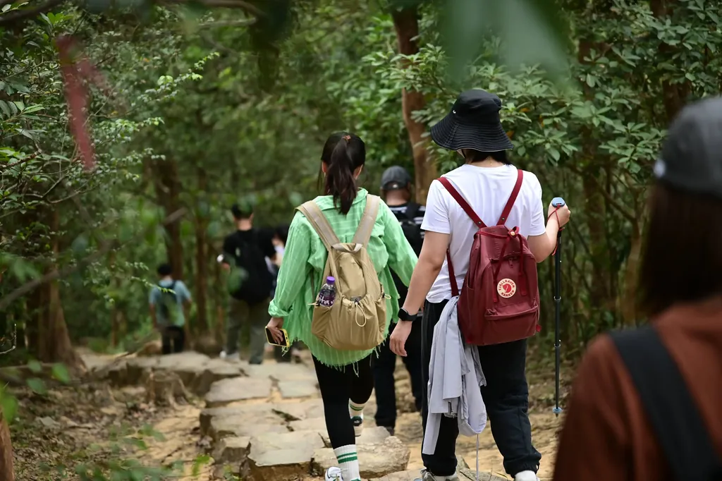 行山小队