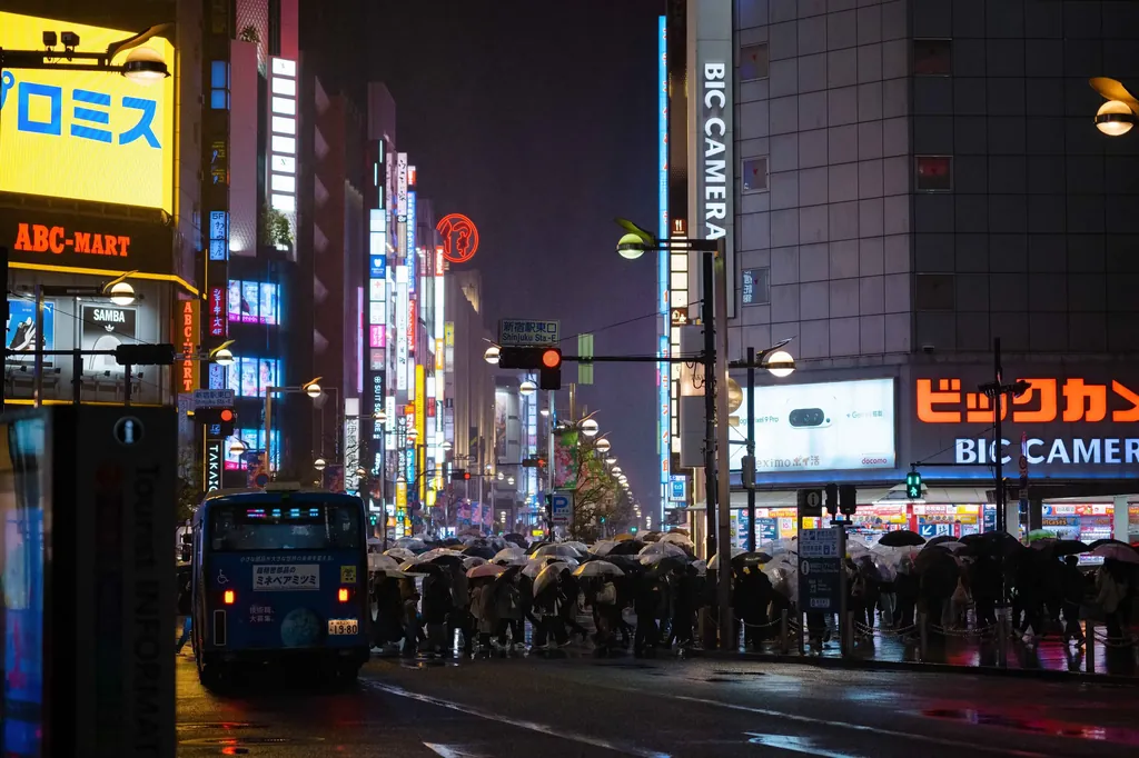 雨夜新宿