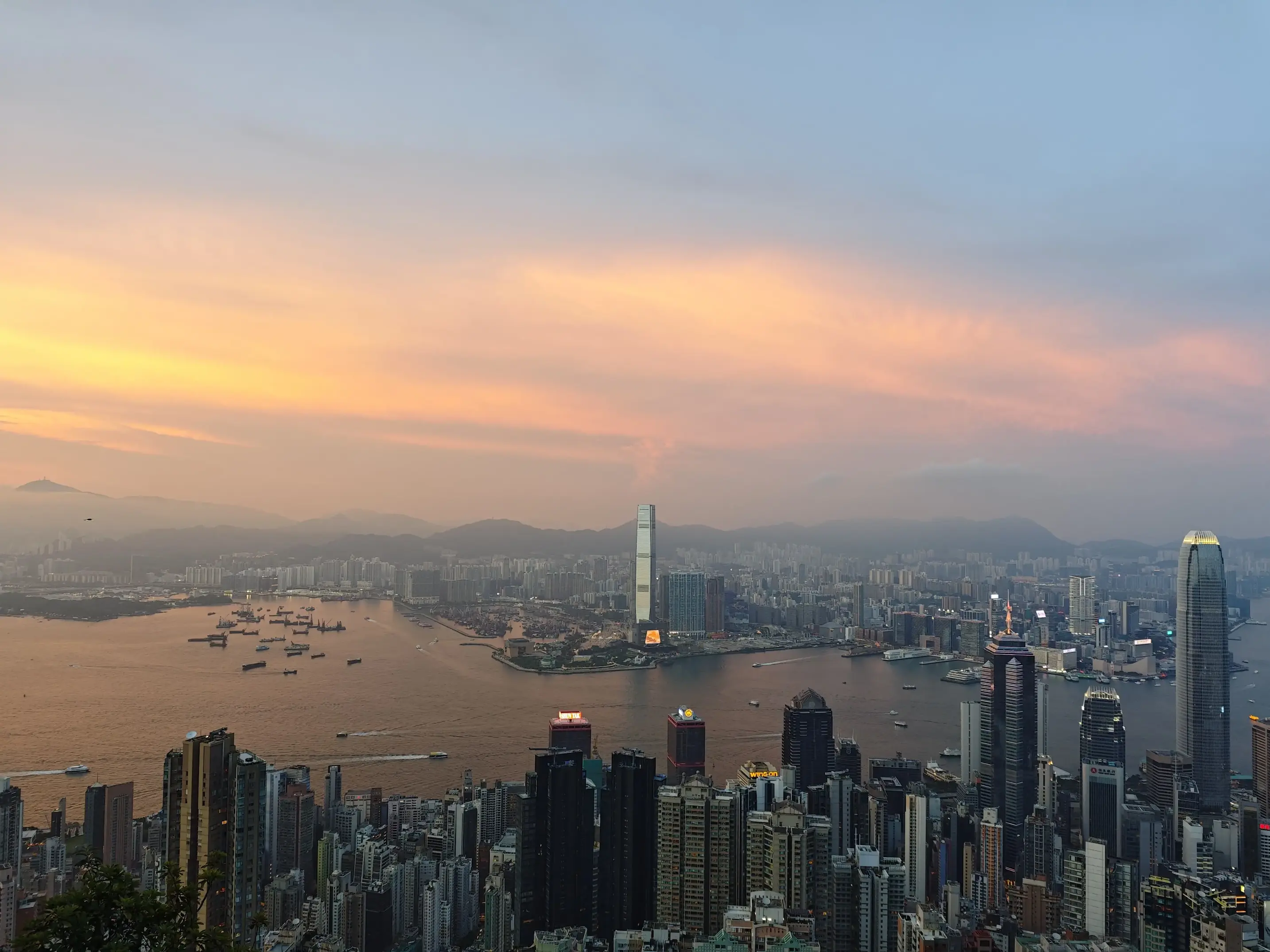 卢吉道俯瞰维港与九龙