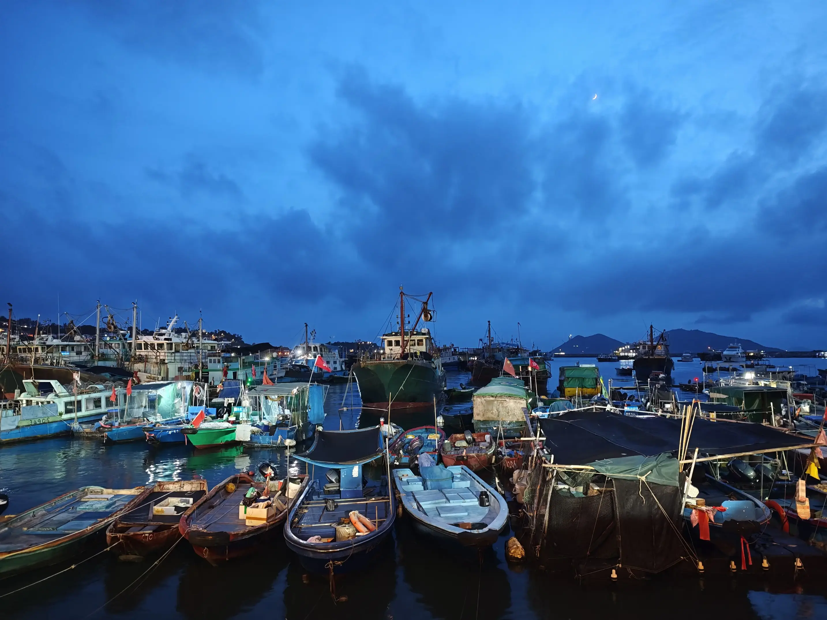 蓝调时刻的长洲渡轮码头