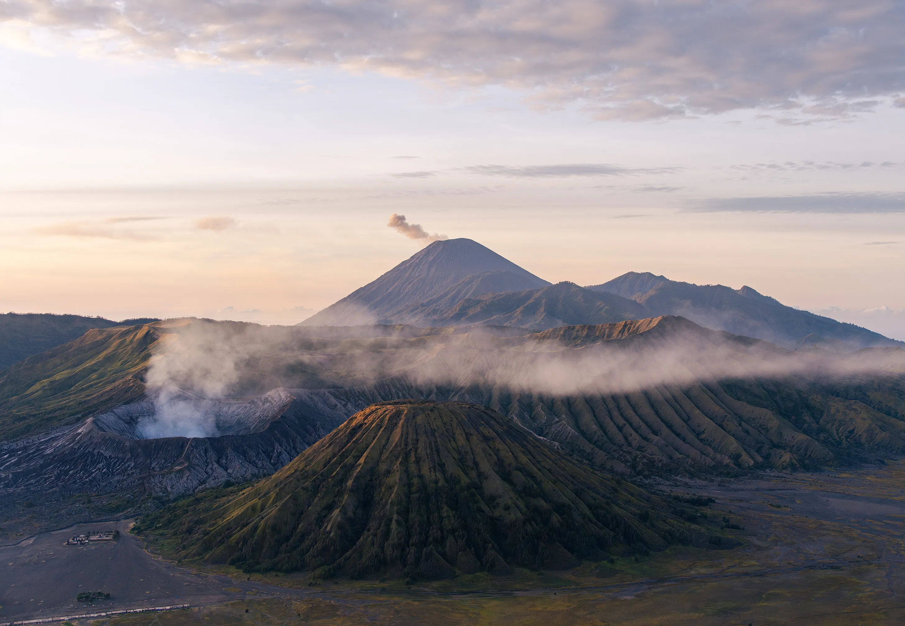 金色时间的 Bromo 火山