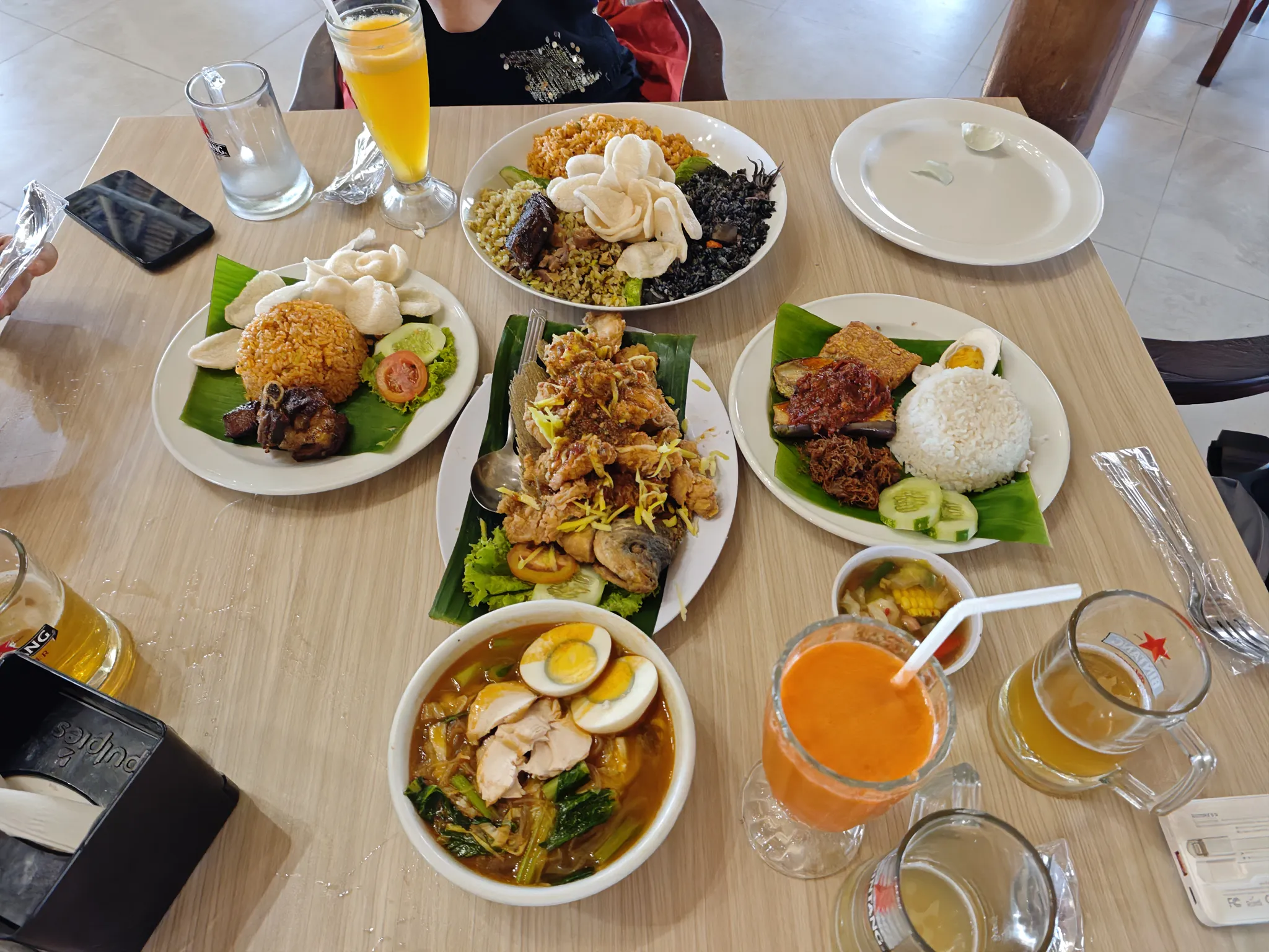 司机推荐的餐厅餐食，味道还不错但小贵