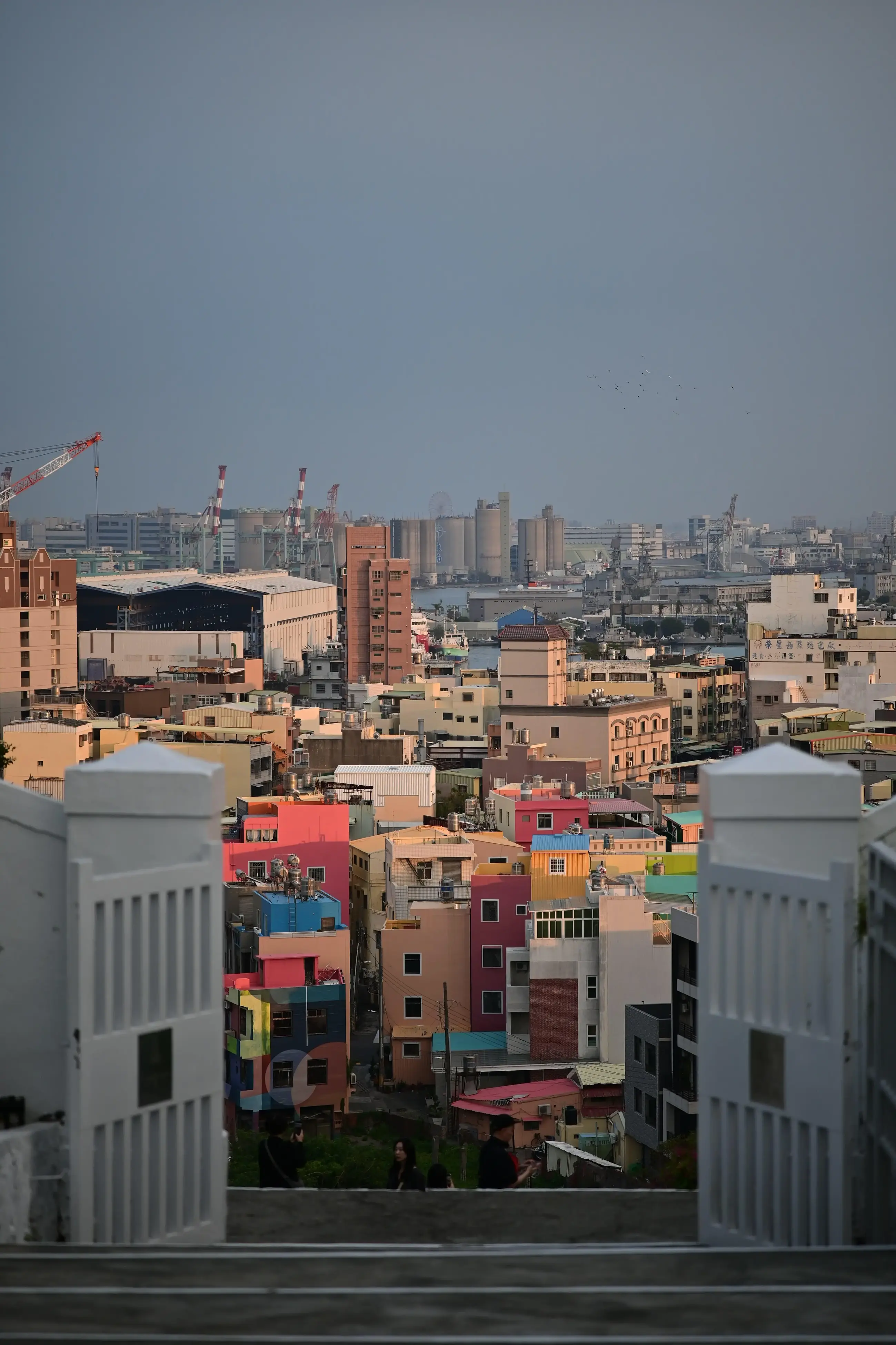 高雄灯塔俯瞰旗津岛