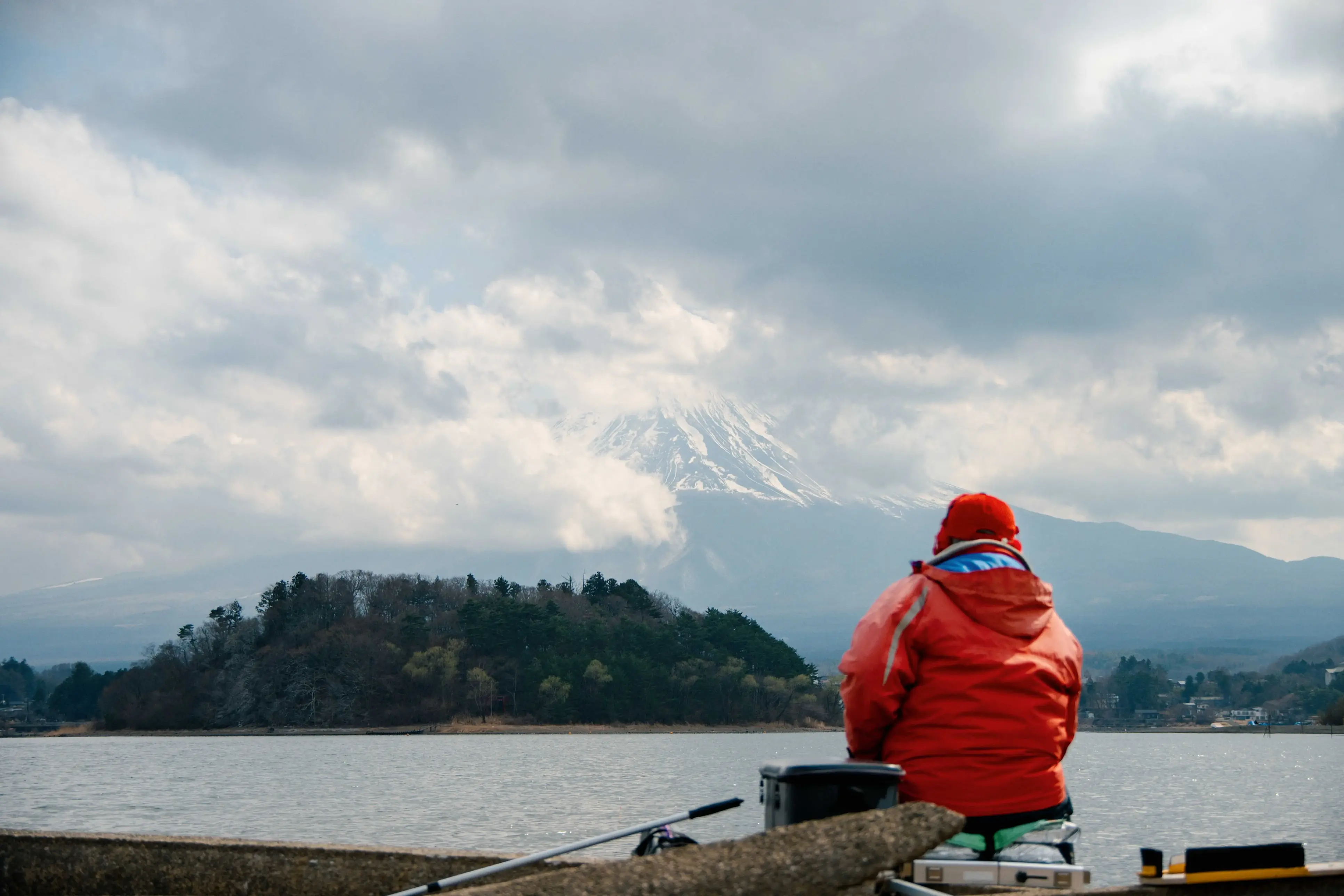 守望富士山的垂钓者